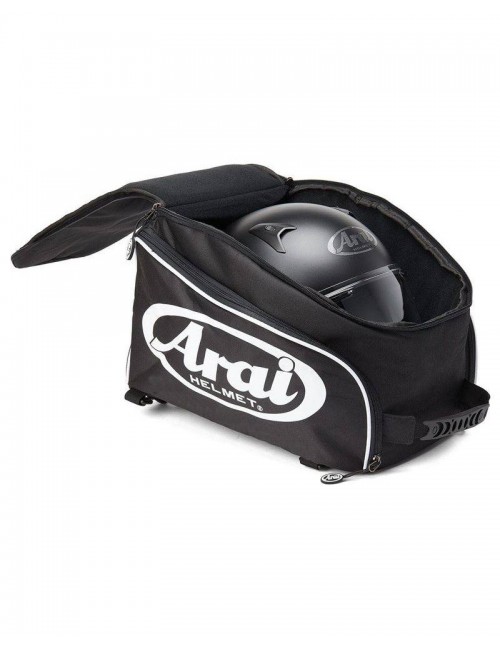 Sac à casque et Hans Arai